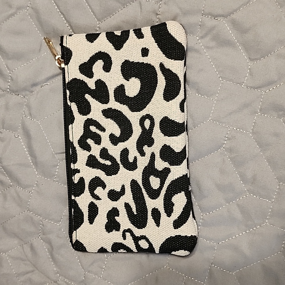 Black and White Purse - Picture 3 of 3